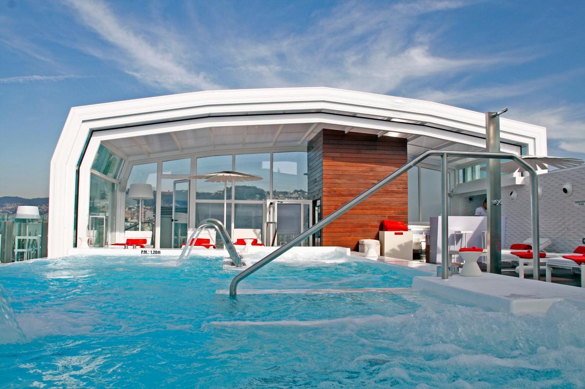Gran Hotel Nagari Boutique & Spa Βίγκο Εξωτερικό φωτογραφία The rooftop pool at the Mandarin Oriental Barcelona