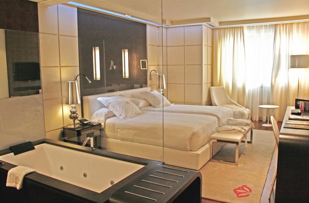 Gran Hotel Nagari Boutique & Spa Βίγκο Εξωτερικό φωτογραφία A room at the Mandarin Oriental, Milan