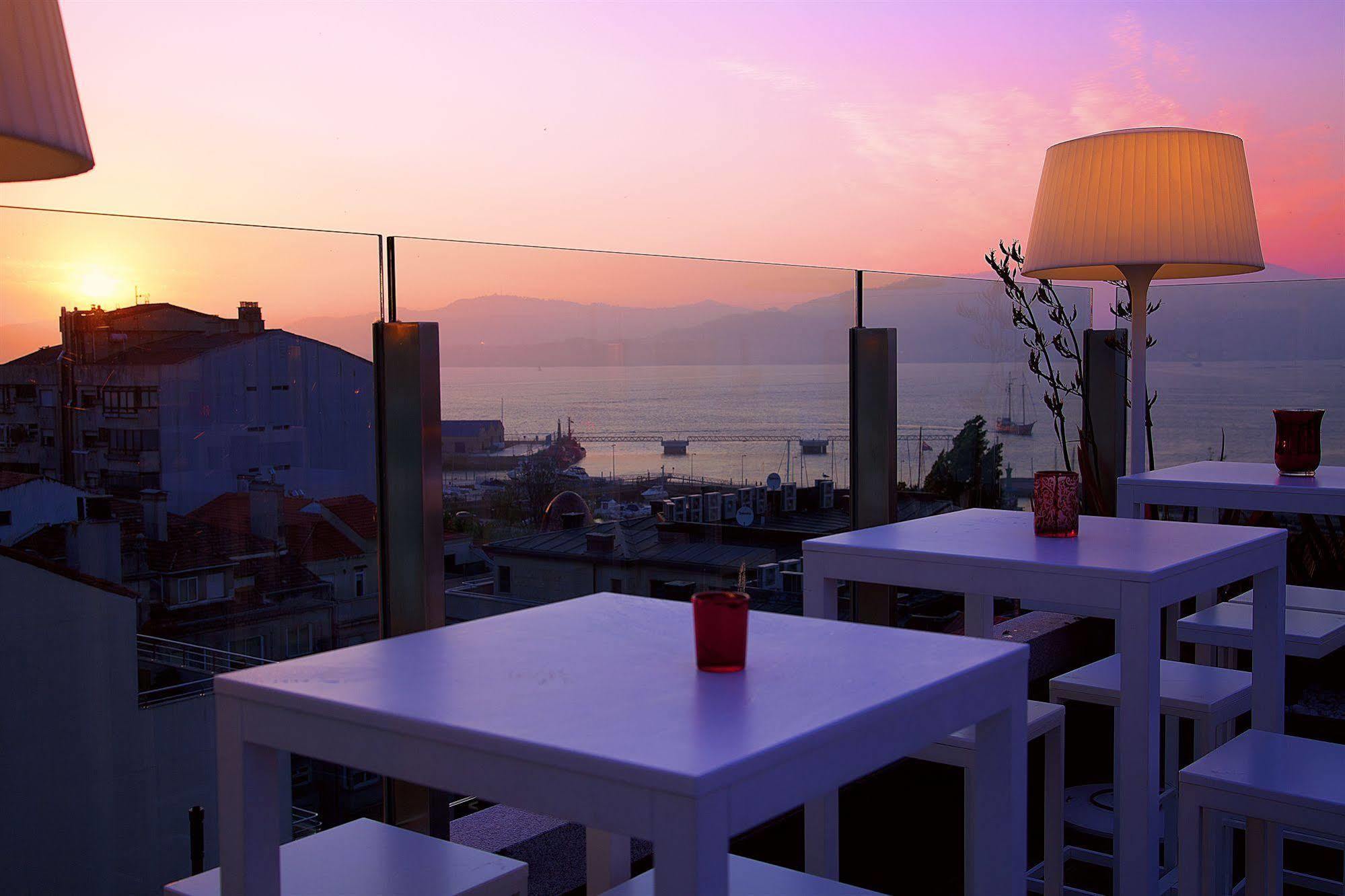 Gran Hotel Nagari Boutique & Spa Βίγκο Εξωτερικό φωτογραφία Sunset at the bar